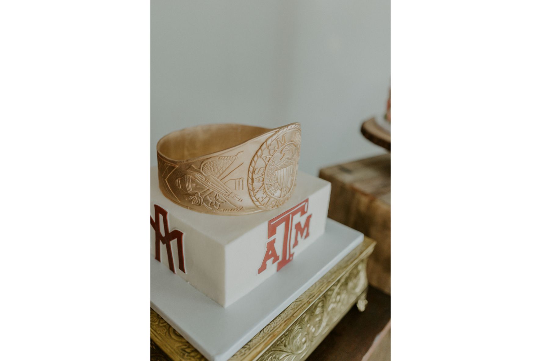 010-NE_Dallas-Wedding-Outdoor-Groom-Cake-Aggie-Ring-Judy-Cordell-Events