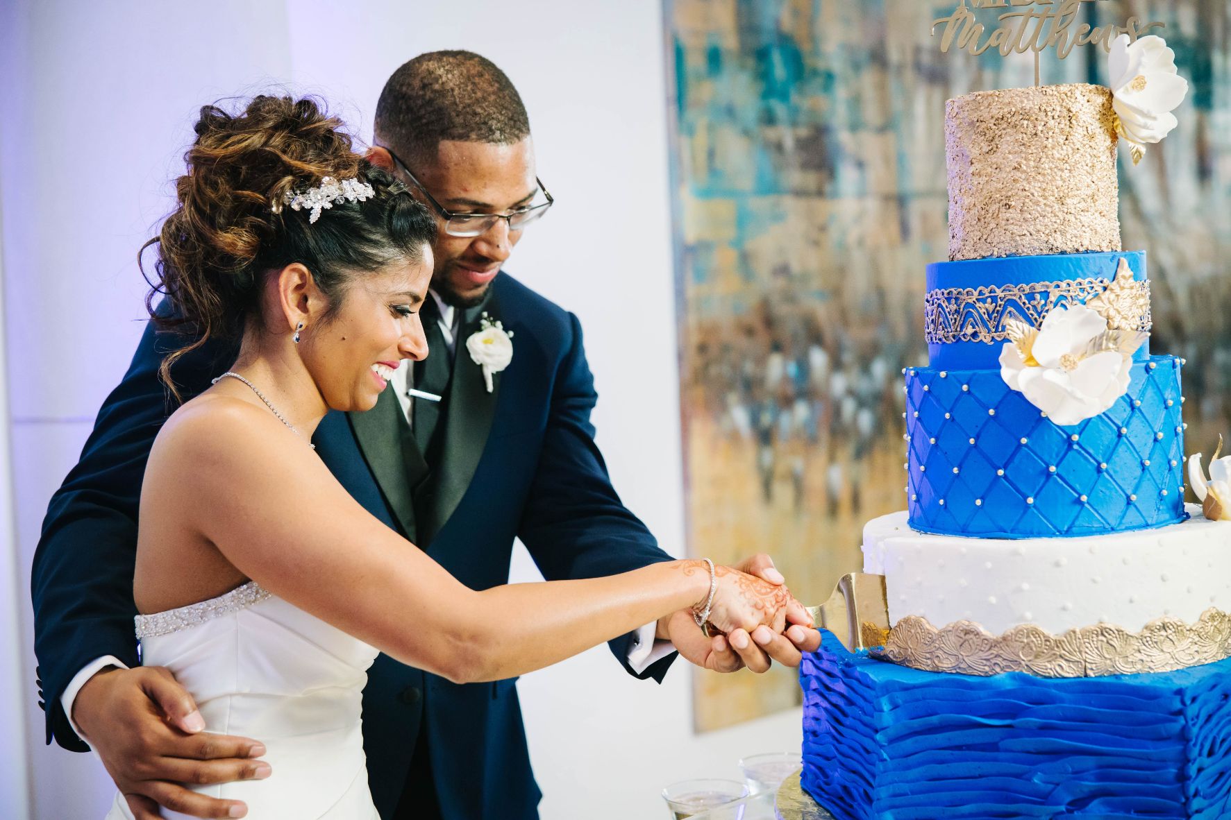 018JJ-Classic-Wedding-Dallas-Cake-Blue-White-Gold-Bride-Groom-Judy-Cordell-Events